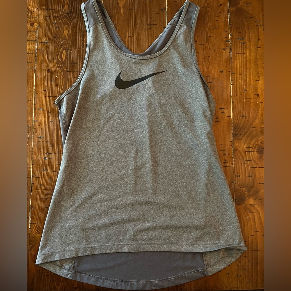 🔥🔥 Nike Dri-fit Woman’s Size medium Work Out Tank top 🔥🔥
